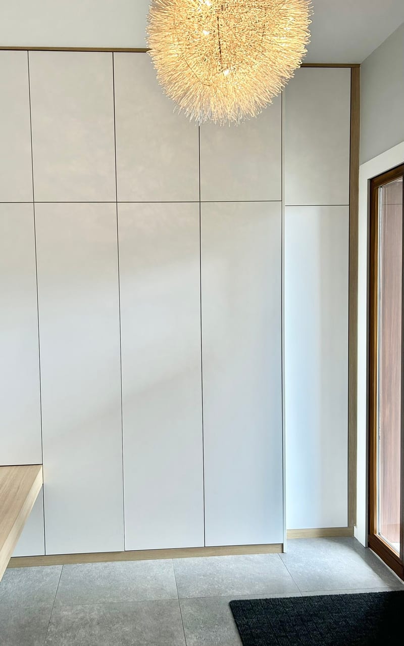 L'Accueillant — Entryway