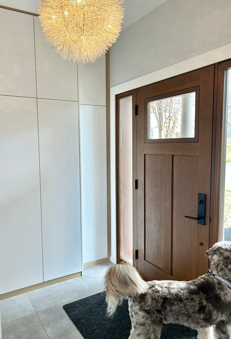 L'Accueillant — Entryway